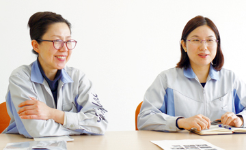 image : Left: Ms. Qingyun Lu, Human Resources Executive Manager, Personnel & General Affairs Division, Right: Ms. Ying Qian, Labor Union President