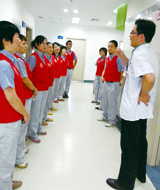 image : Volunteers at Zhujiajiao People's Hospital