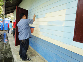 画像：校舎の外壁を塗装