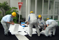 画像：軽井沢工場で行われた油流出防止訓練
