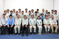 画像：2012年度のISO14001内部監査員養成研修の講師及び受講者