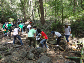 Image : Setting up the water catchment