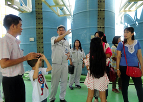 imgae : Touring the wastewater treatment facility