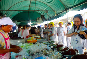 imgae : Selling nam phrik pao