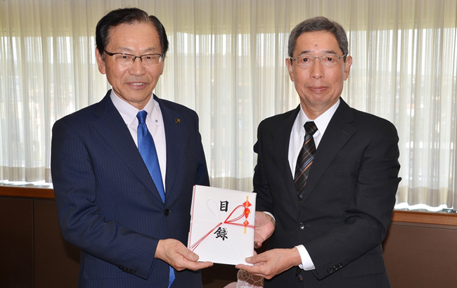 image : Left : Hideyuki Harada (Mayor, Fukuroi City) / Right : Hirotaka Fujita (Director, Senior Managing Executive Officer, Minebea Co., Ltd.)