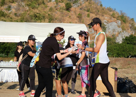 image : Handing out bottled water 