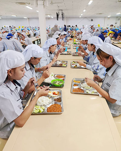 image : Activities provide free food to 7,000 employees