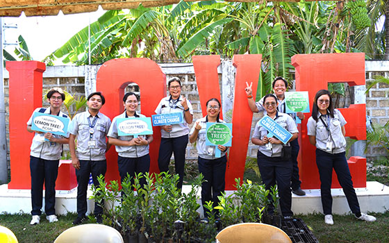 image : Adopt-a-Tree Activities : Distribution of Seedlings