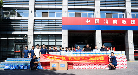 Group photo of the participants in the comforting event.