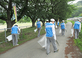 Scene from the cleanup day (3 of 4).