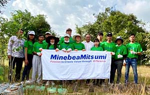 iamge : Group photo of tree planting activities in Siem Reap district (Cambodia)