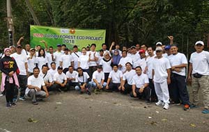 iamge : Group photo of forest conservation activities (Malaysia)