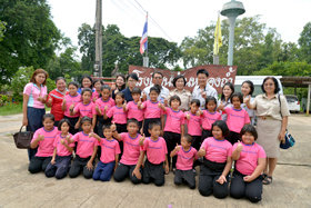 image : Group photograph of NMB-Minebea Thai and the students