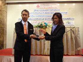 Image : Receiving the award