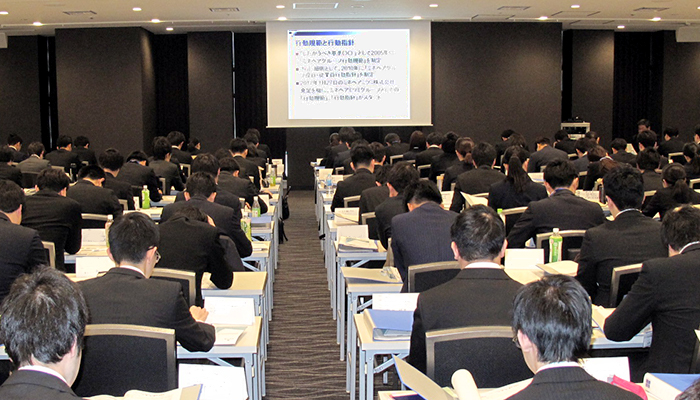 image : Employees receive training