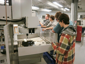 image : Students receiving practical training at technical training institute