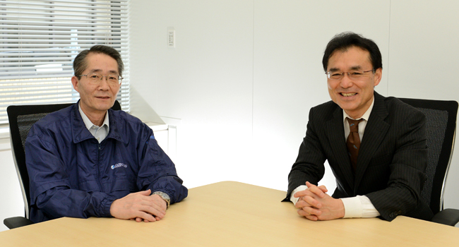 image : (Left)Mr. Mamoru Iwatani General Manager, Procurement Department, Procurement and Logistics Division, (Right)Interviewer:Mr. Takehiko Mizukami Cre-en Inc.