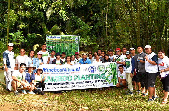 image : Bamboo Planting featuring the Cebu Mitsumi Tree Planting Committee with local government officer and employees from CENRO (CEBU MITSUMI, The Philippines)