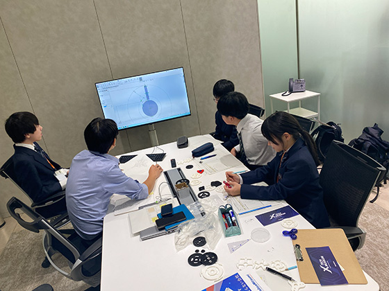 image : Using 3D-CAD (Tokyo HQ)