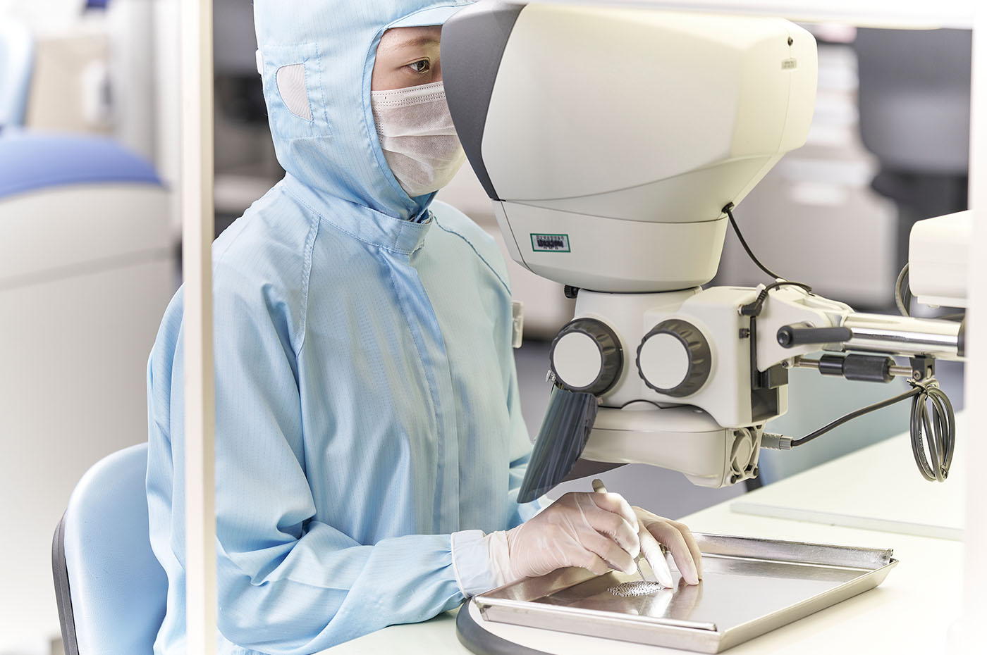 The Scene of Hand-Assembling Ball Bearing (Photo taken at Karuizawa Plant, Head Office)