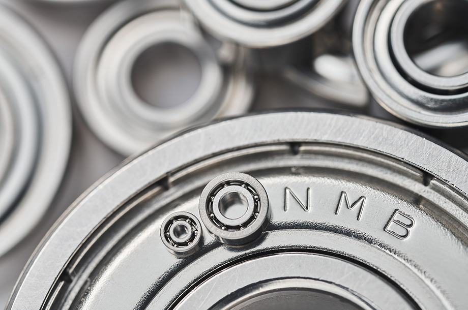 image : (Left) MinebeaMitsumi's World's smallest bearing/(Right) Miniature Ball Bearing