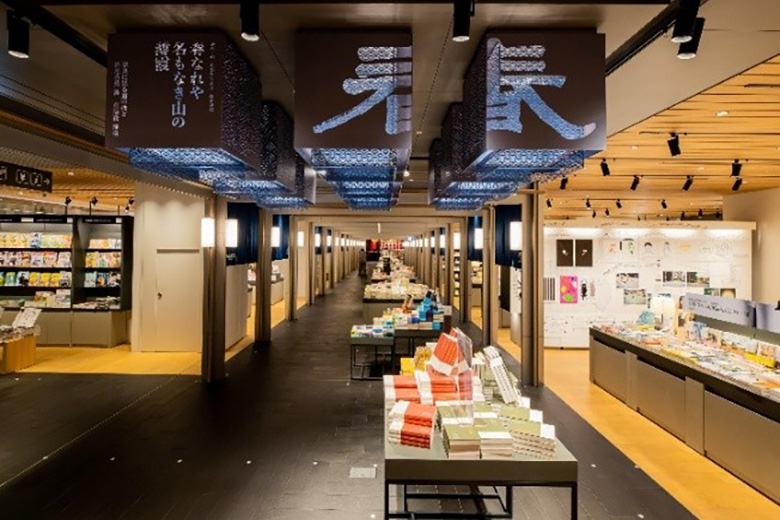 Photo : Interior of eslite spectrum Nihonbashi