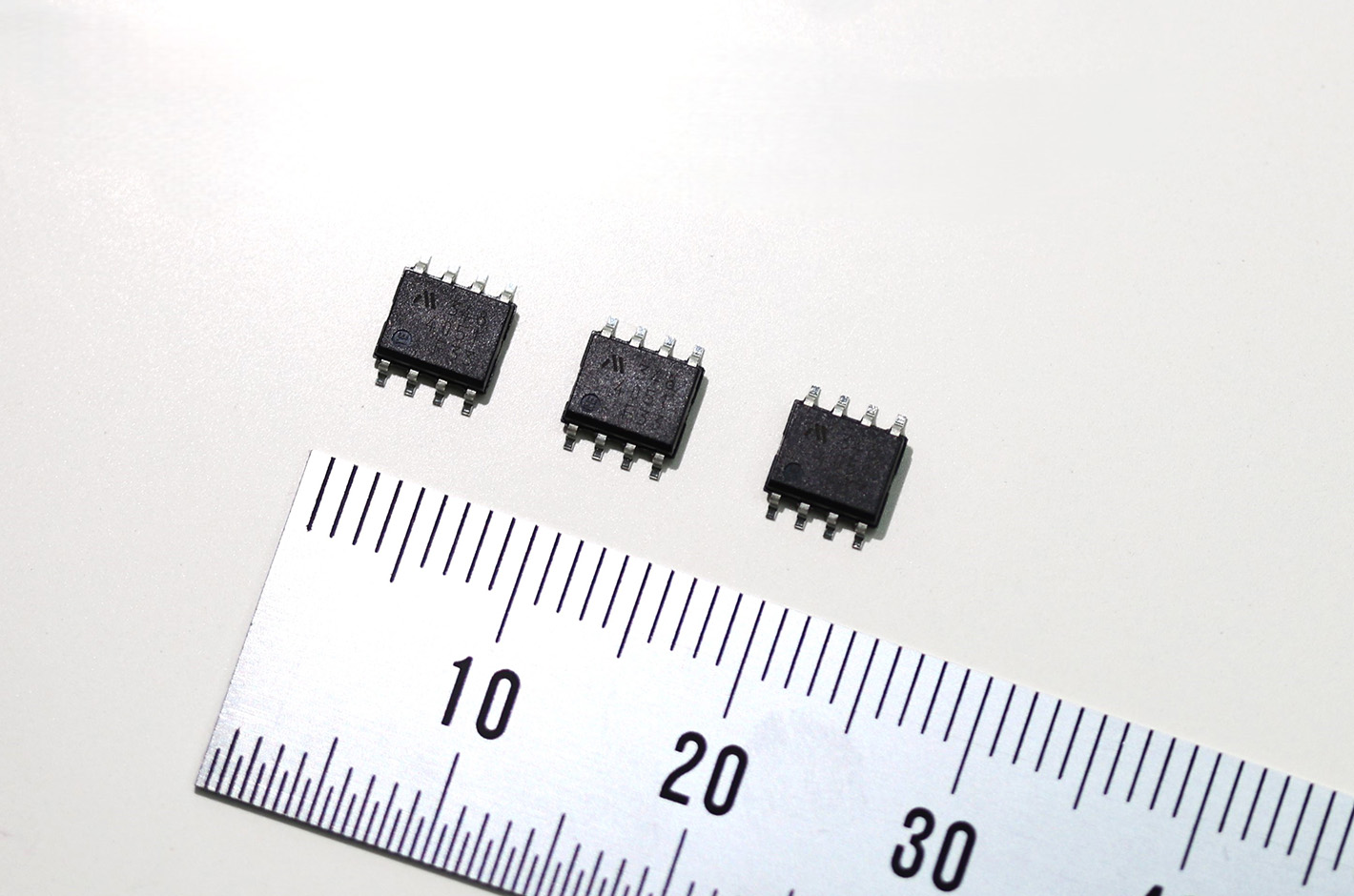 製品画像：ミツミ電機製MM4051シリーズ