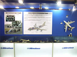 写真：A380に納入されている製品展示コーナー